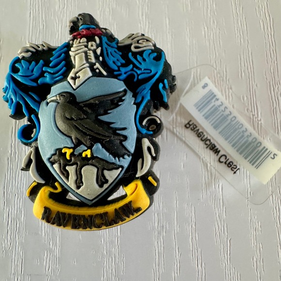 NWT Harry Potter Jibbitz Ravenclaw Crest Croc Shoe Charm New with Tag 2008 - Picture 2 of 4